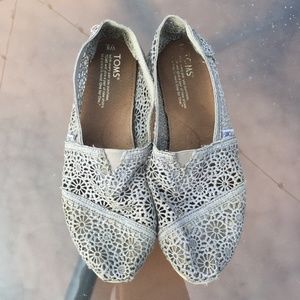 Gray Lace Toms Size 8